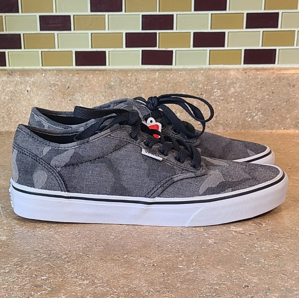 NWT'S! VANS - Classic Camo Canvas Authentic Shoes - Mens 8
